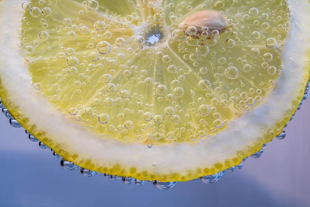 柠檬片 柠檬 小气泡 湮 水下图片