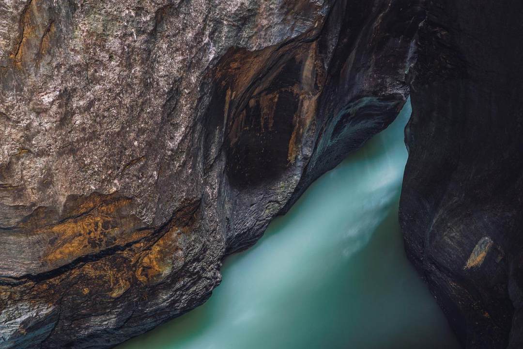 峡谷 水 溪流 流动 岩石图片
