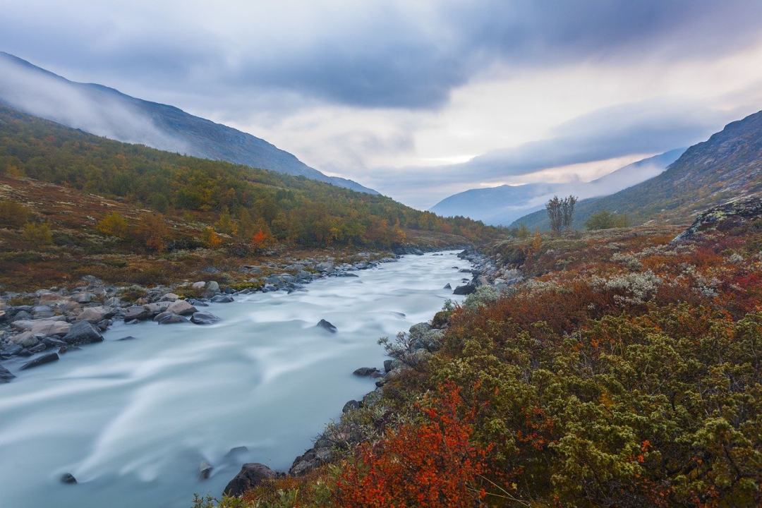 河 谷 山 溪 落下图片