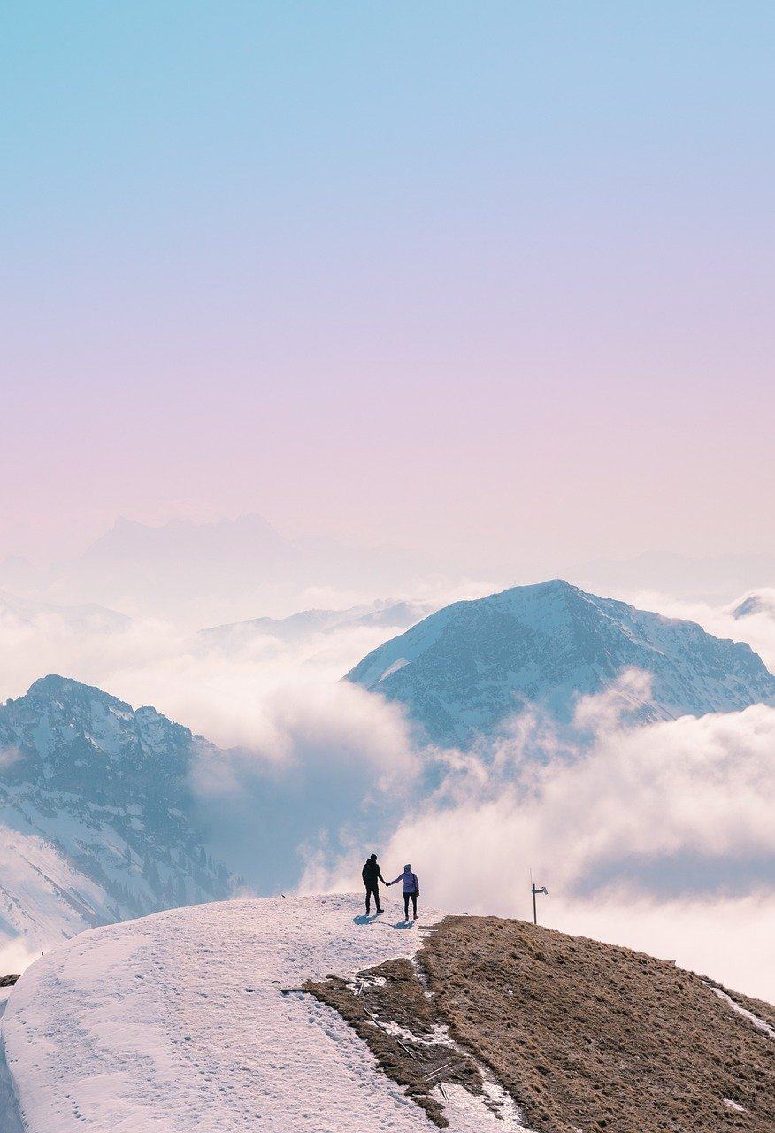 山 雪 踪迹 夫妻 日落图片