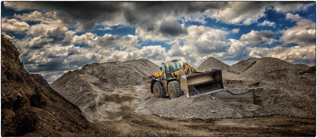 挖掘机 砂石坑 工地 施工现场车辆 技术图片