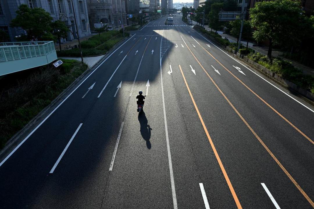 路 城市 摩托车 早晨 阳光图片